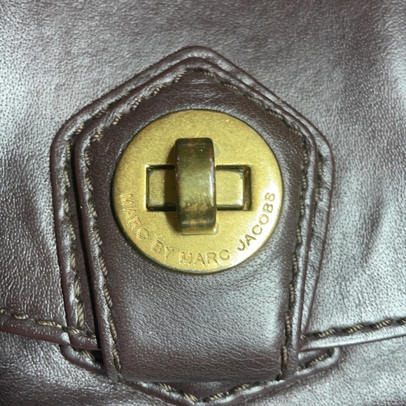 Marc Jacobs dark brown leather crossover bag - Picture 2 of 7